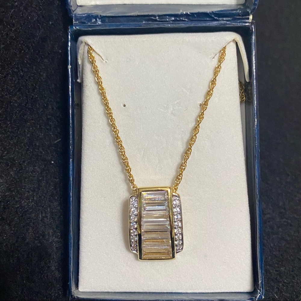 Cz diamond pendant with gold chain